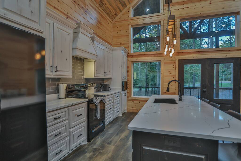 Yeti’s Nest – Interior from kitchen