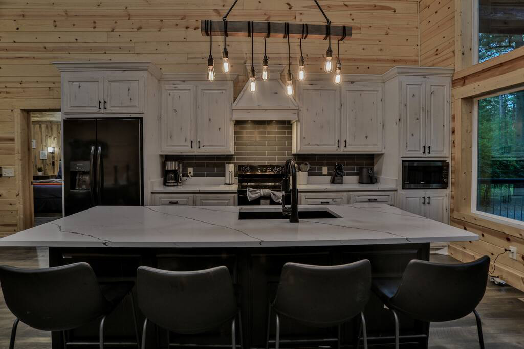 Yeti’s Nest – (Broken Bow, OK) - kitchen counter