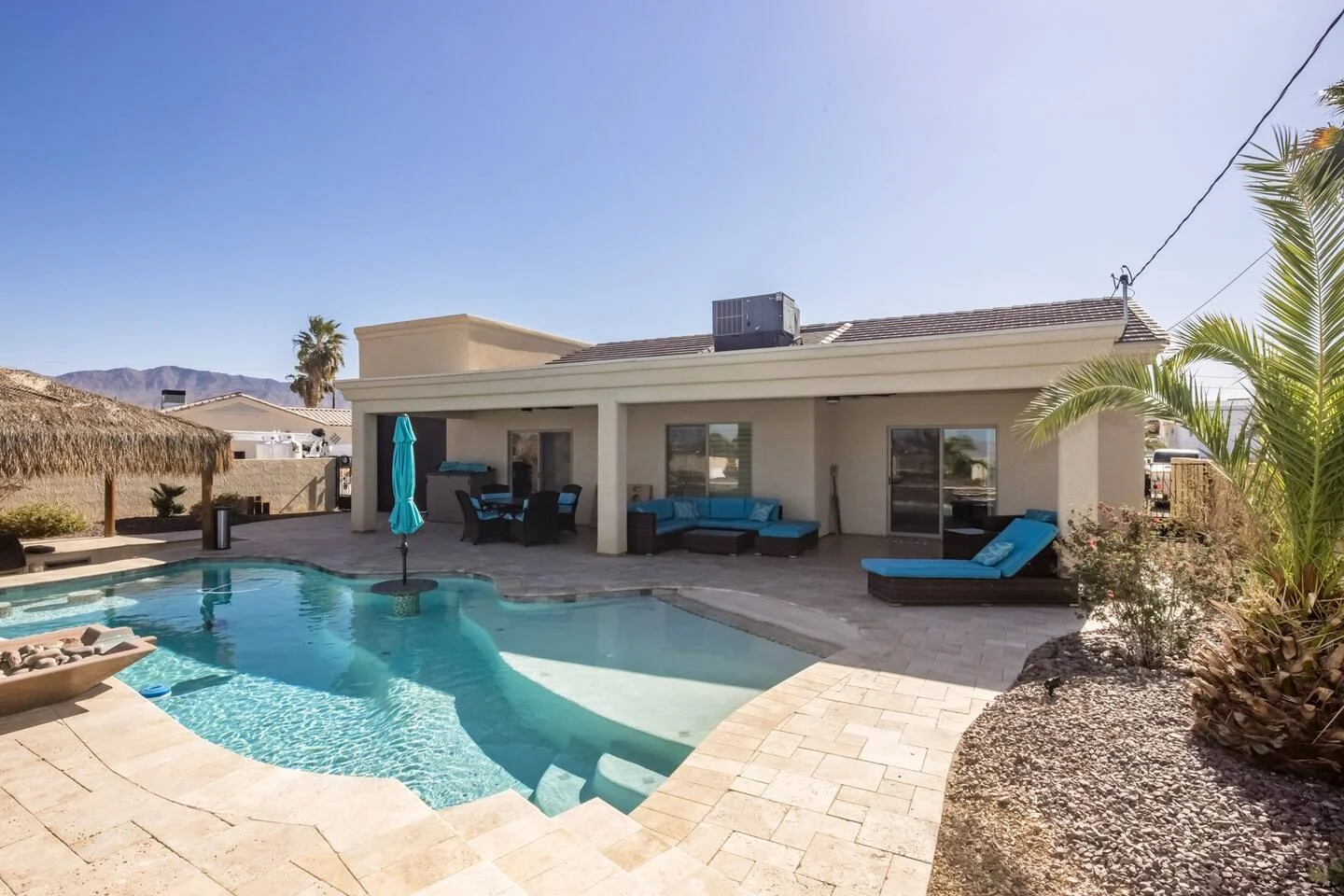 Havasu Hideaway daytime pool area