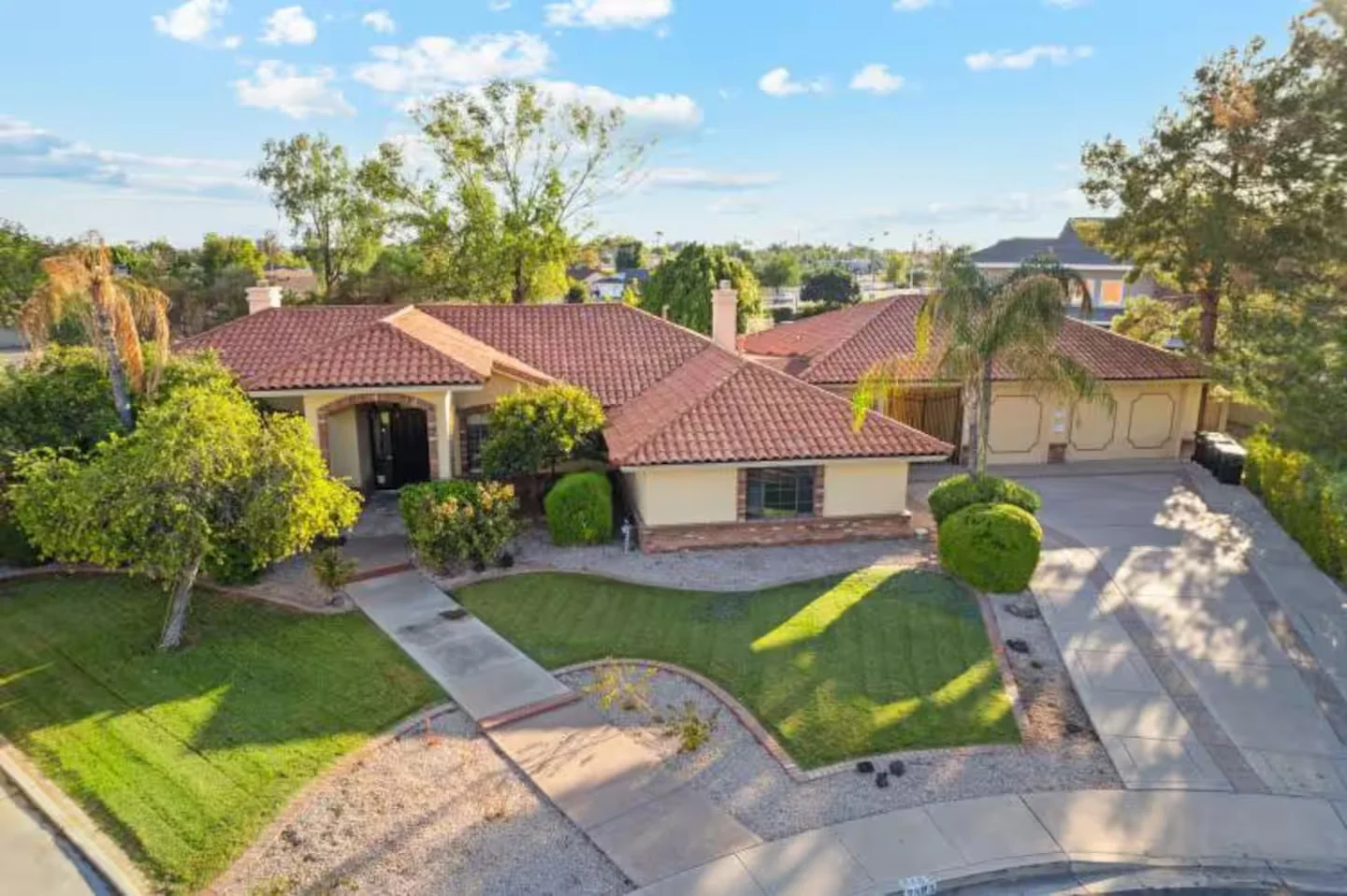 Mesa Manor driveway