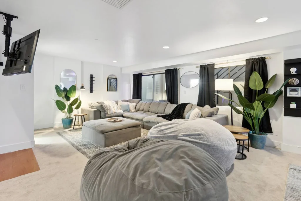 Mesa Manor living room