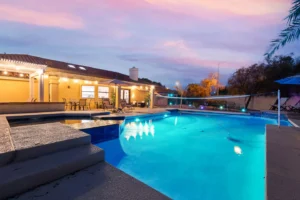 Mesa Manor outdoor pool