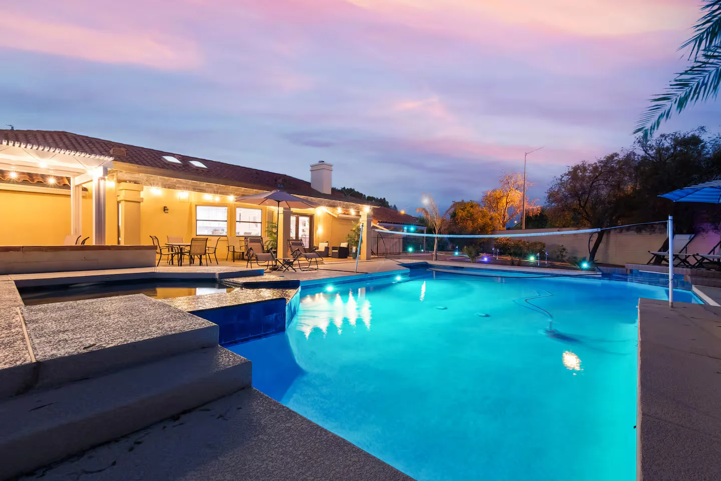 Mesa Manor outdoor pool