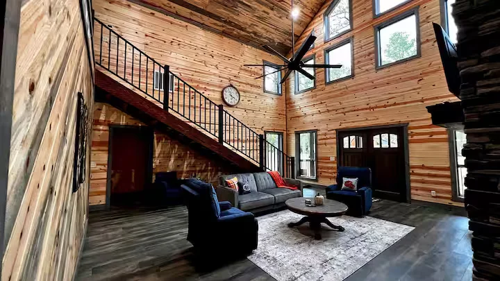 Sasquatch Sanctuary (Broken Bow, OK) - main enterance from inside