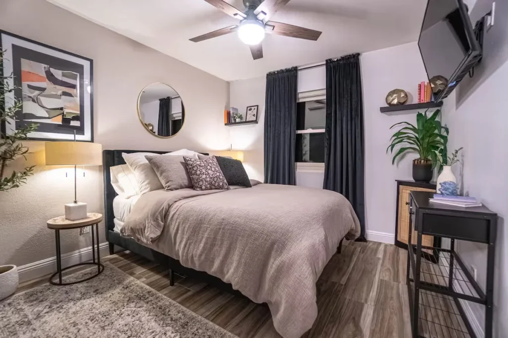 Scottsdale Retreat - Bedroom with queen size bed and a wall mounted tv