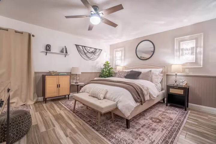 Scottsdale Retreat - Bedroom with queen size bed with elegent interior