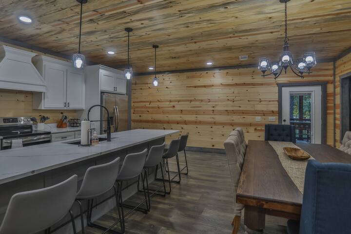 Sasquatch Sanctuary (Broken Bow, OK) - Kitchen with dining area