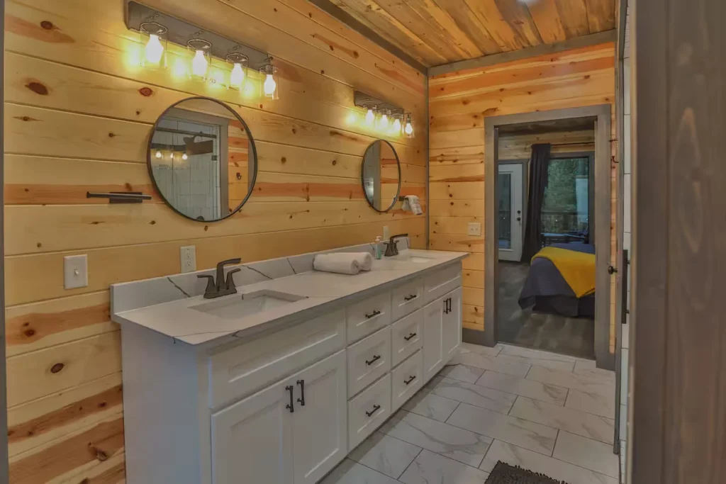 Sasquatch Sanctuary (Broken Bow, OK) - bathroom with double with attached bedroom