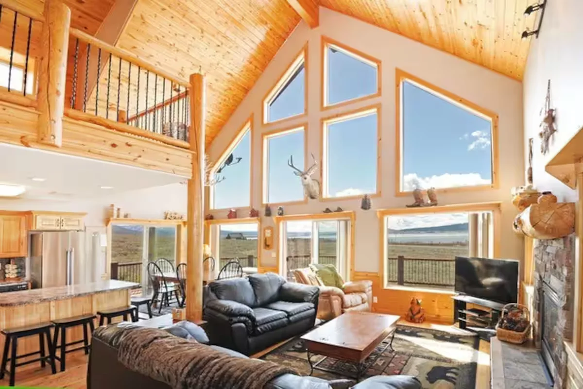 Bear Creek (YellowStone, ID) - family room