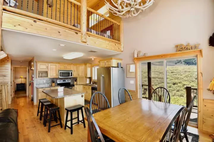 Bear Creek (YellowStone, ID) - kitchen with dining area