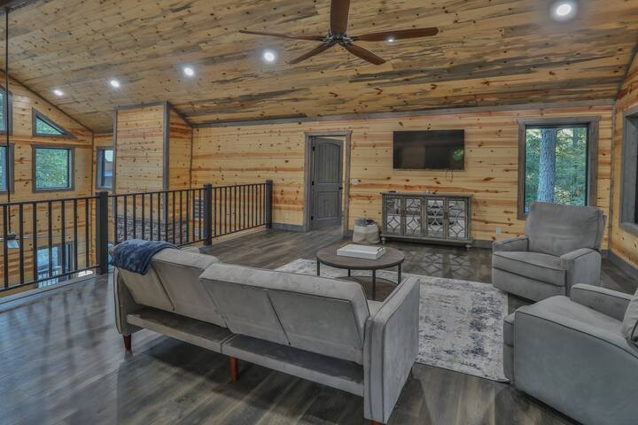 Sasquatch Sanctuary (Broken Bow, OK) - family room upstairs